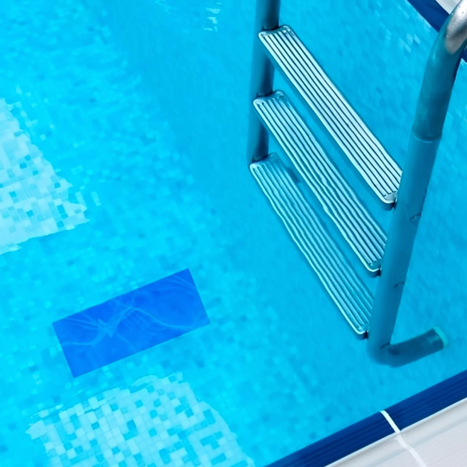 Selbstklebende Reparaturflicken Pool für Schwimmbecken 4FT x 2.8FT PVC Pools Patches Extra Groß Pool Reparatur Unterwasser für Wasserbett Aufblasbares Boot Schwimmbäder