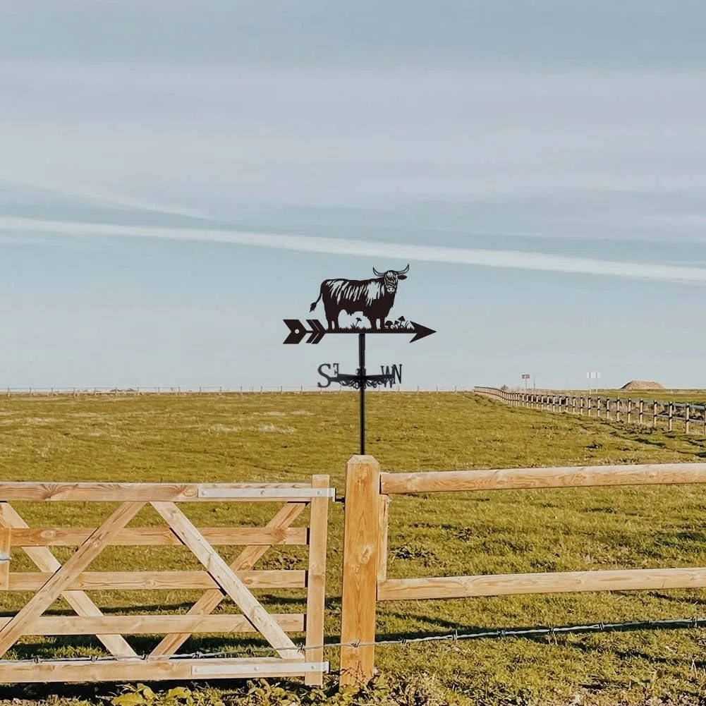 SUPERDANT Wetterhahn Mit Kuhmotiv Auf Der Autobahn Süße Kuh Windrichtungsanzeiger Aus Schwarzem Metall Schuppen Wetterfahne Tier Wetterfahnen Gartendekor Für Bauernhaus Garten Außenbereich Hof Dach
